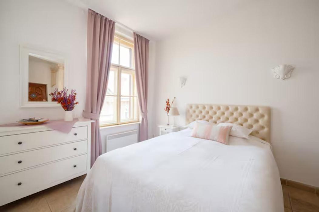 Classical Studio Apartment Budapest Luaran gambar